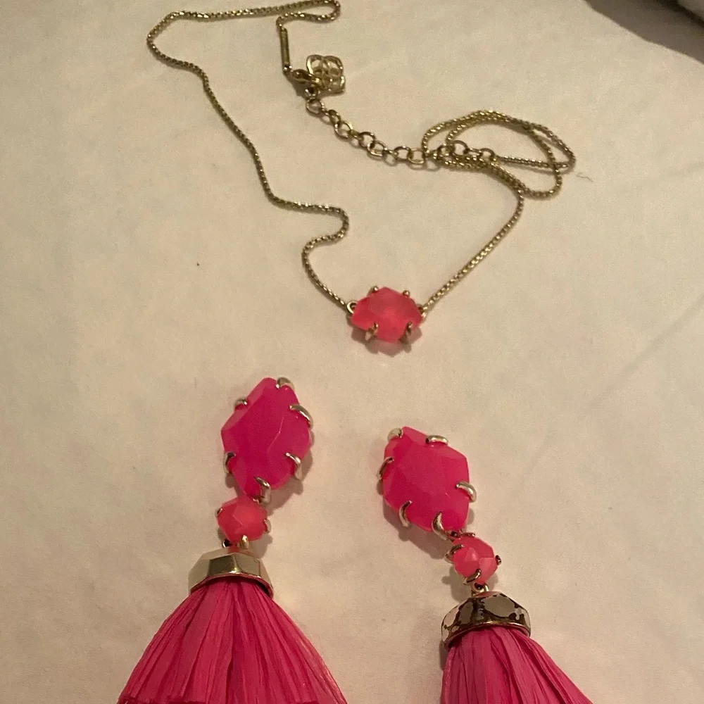 Kendra Scott Raffia Earrings and Matching Necklace. - Picture 4 of 4